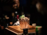 Skarppina pikkutunneille: Näin tilaat ensiluokkaiset alkoholittomat cocktailit yökerhon tiskiltä