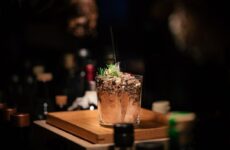 Skarppina pikkutunneille: Näin tilaat ensiluokkaiset alkoholittomat cocktailit yökerhon tiskiltä
